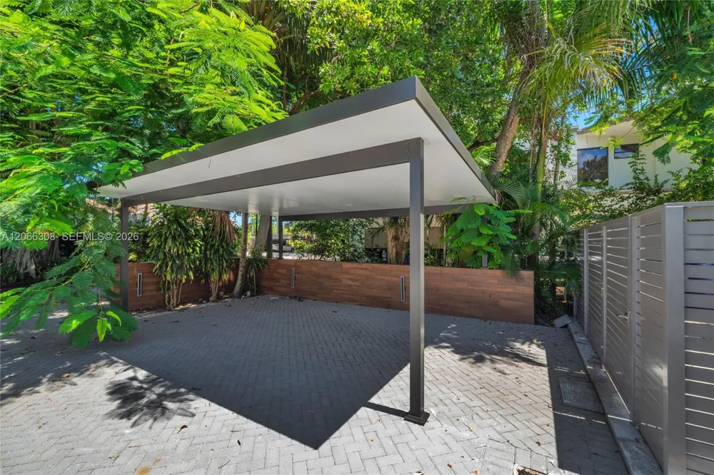 5811 SW 33rd Ter Hollywood, FL 33312