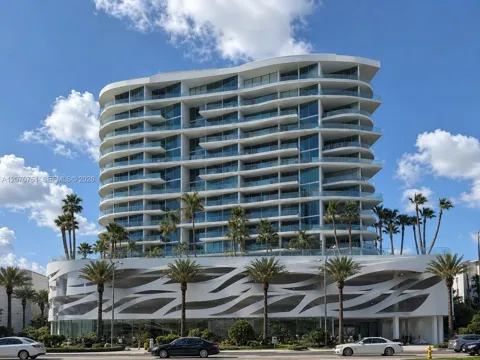 17550 Collins Ave #701