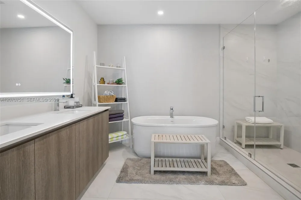 17550 Collins Ave #701 Sunny Isles Beach, FL 33160