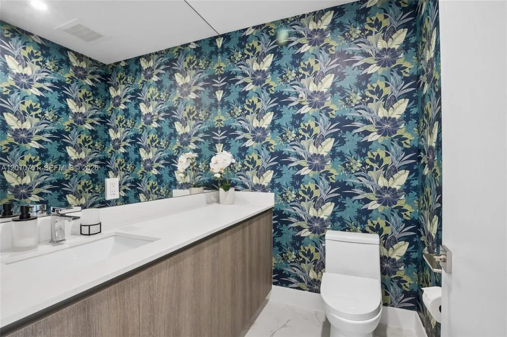 17550 Collins Ave #701 Sunny Isles Beach, FL 33160