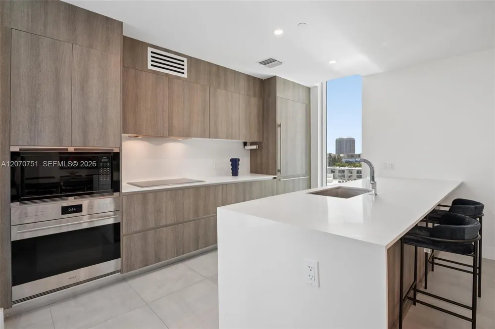 17550 Collins Ave #701 Sunny Isles Beach, FL 33160