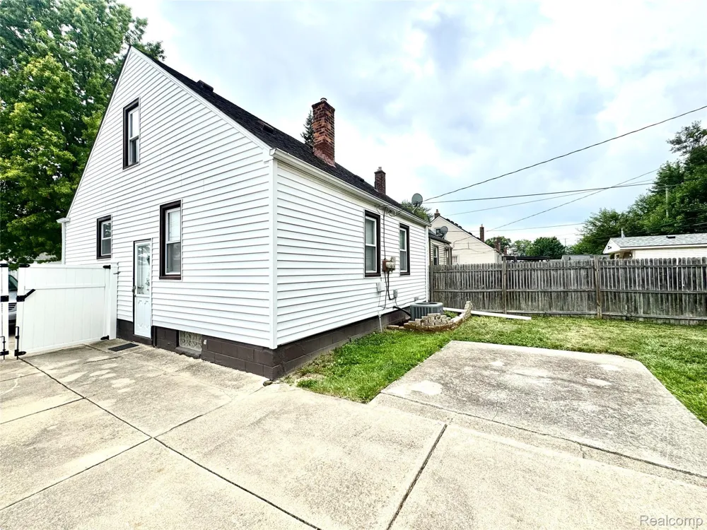 1930 Leblanc Avenue Lincoln Park City, MI 48146