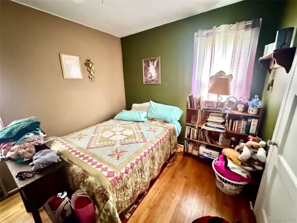 1930 Leblanc Avenue Lincoln Park City, MI 48146