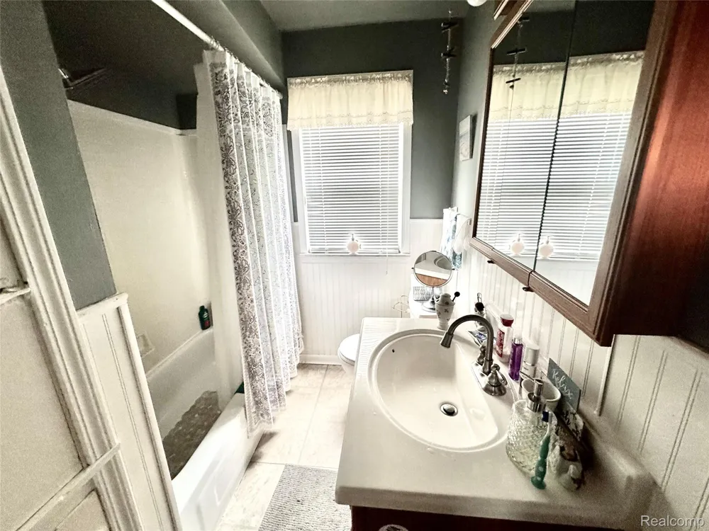 1930 Leblanc Avenue Lincoln Park City, MI 48146