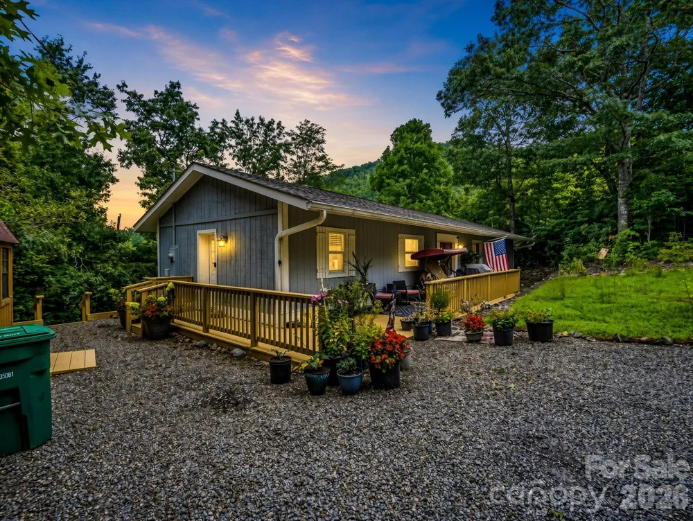 16 Starlight Drive Black Mountain, NC 28711