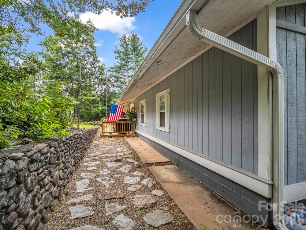16 Starlight Drive Black Mountain, NC 28711