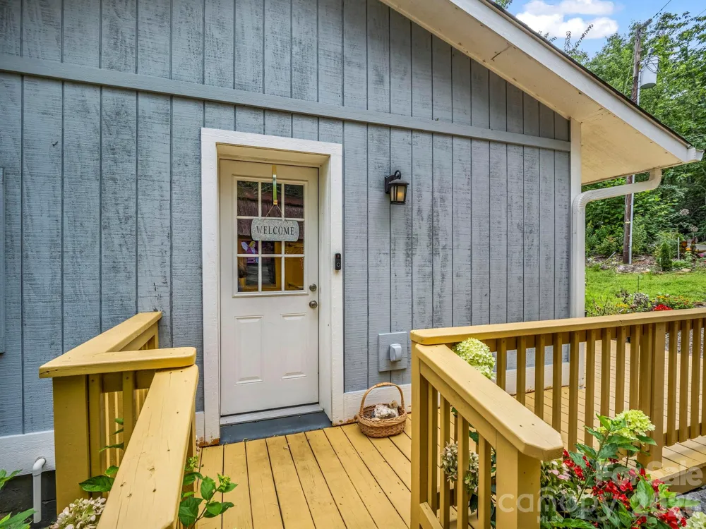16 Starlight Drive Black Mountain, NC 28711