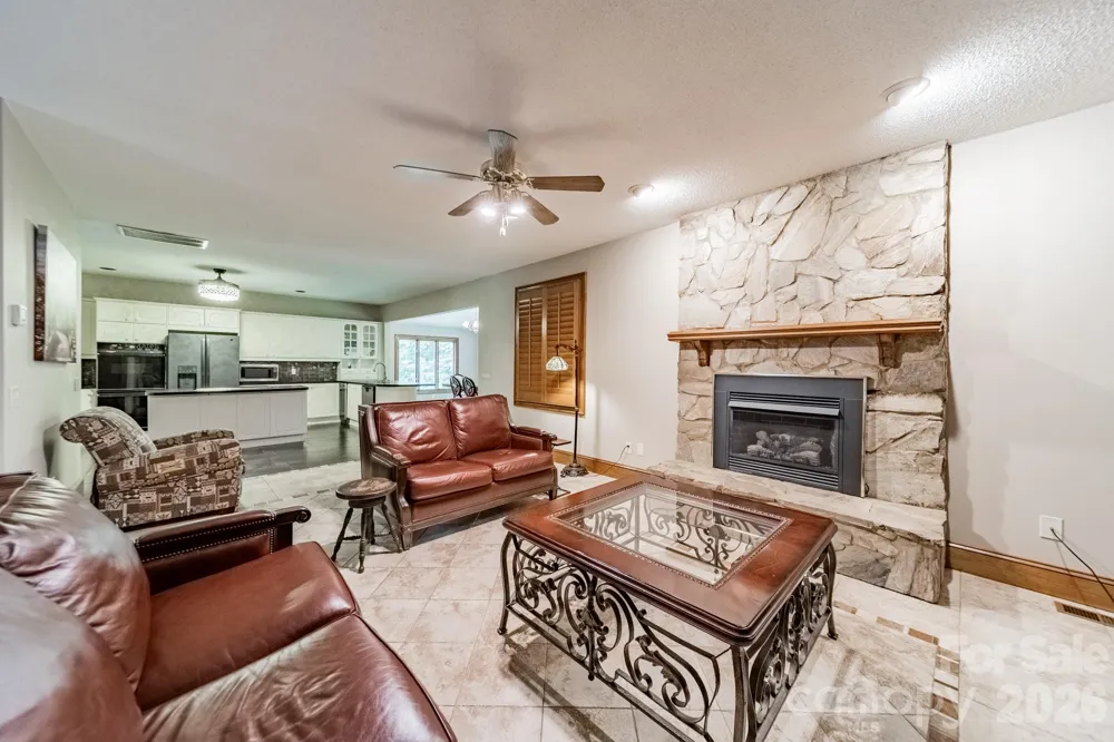 624 Springbrook Avenue NE Concord, NC 28025