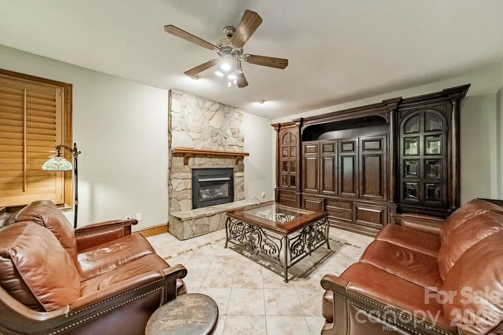 624 Springbrook Avenue NE Concord, NC 28025