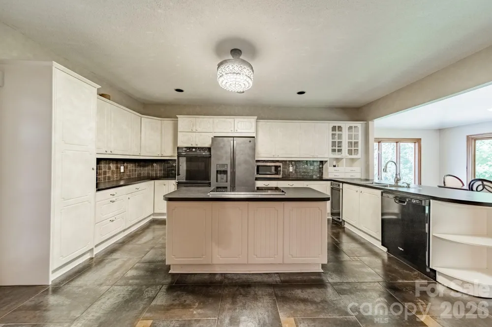 624 Springbrook Avenue NE Concord, NC 28025