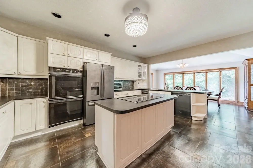 624 Springbrook Avenue NE Concord, NC 28025