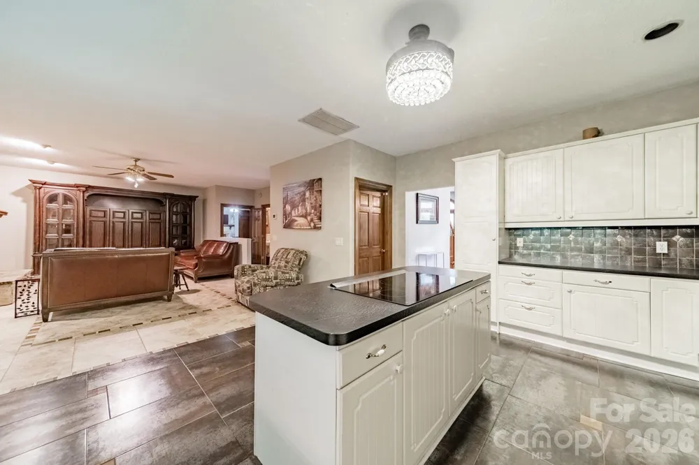 624 Springbrook Avenue NE Concord, NC 28025