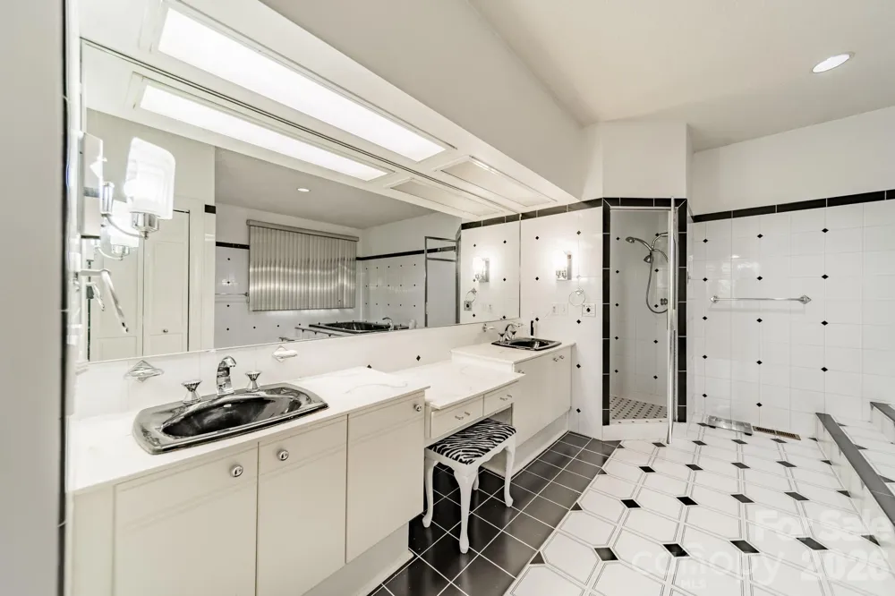 624 Springbrook Avenue NE Concord, NC 28025