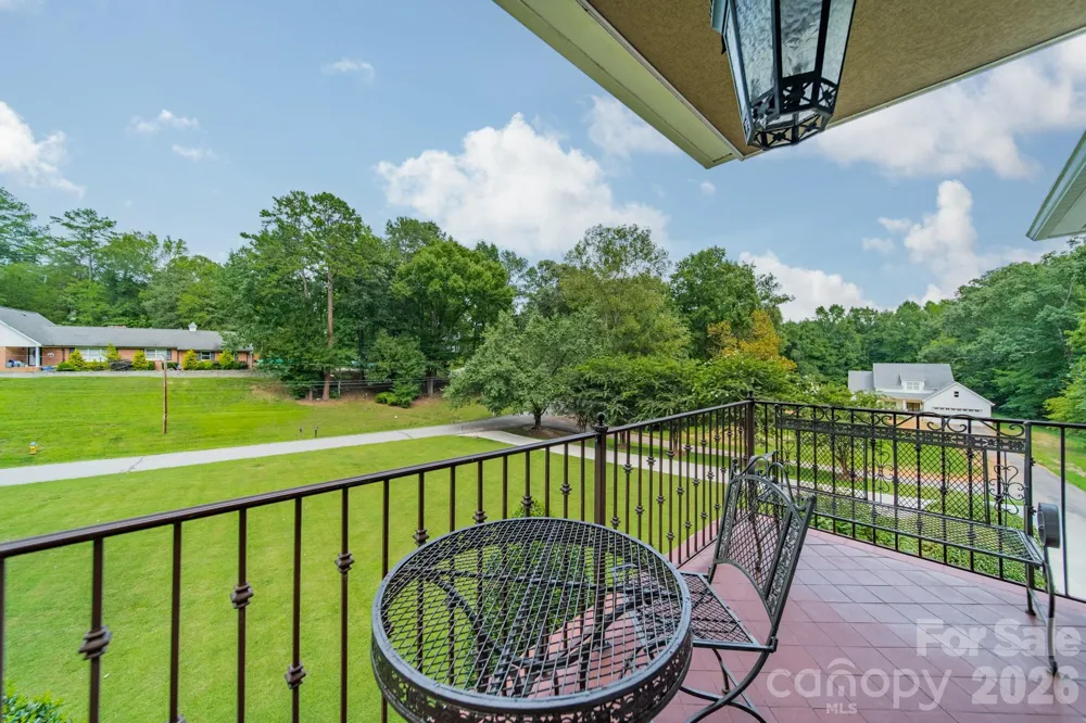 624 Springbrook Avenue NE Concord, NC 28025