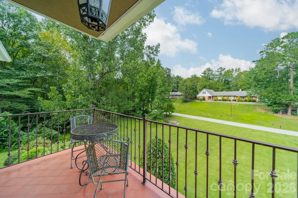 624 Springbrook Avenue NE Concord, NC 28025
