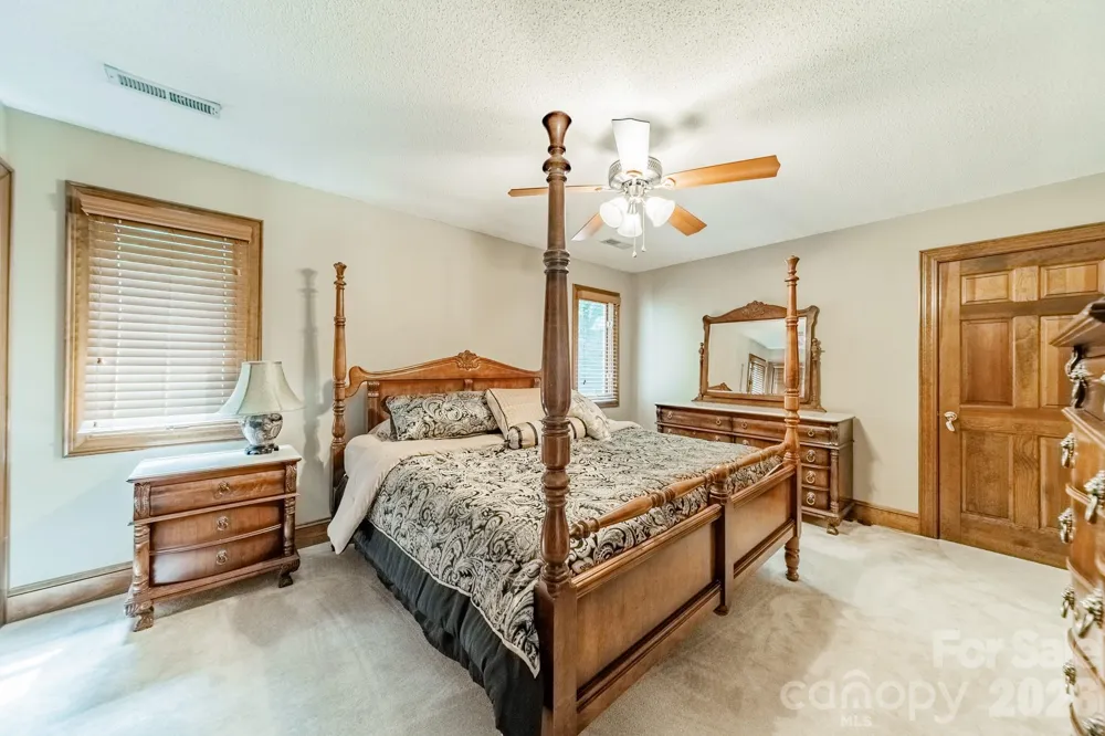 624 Springbrook Avenue NE Concord, NC 28025