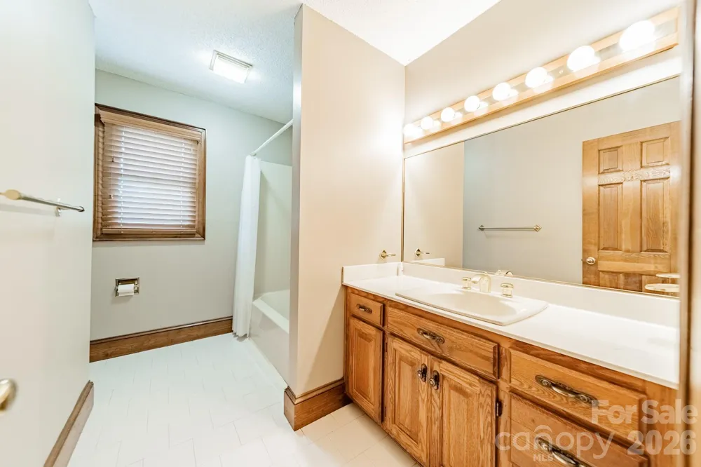 624 Springbrook Avenue NE Concord, NC 28025