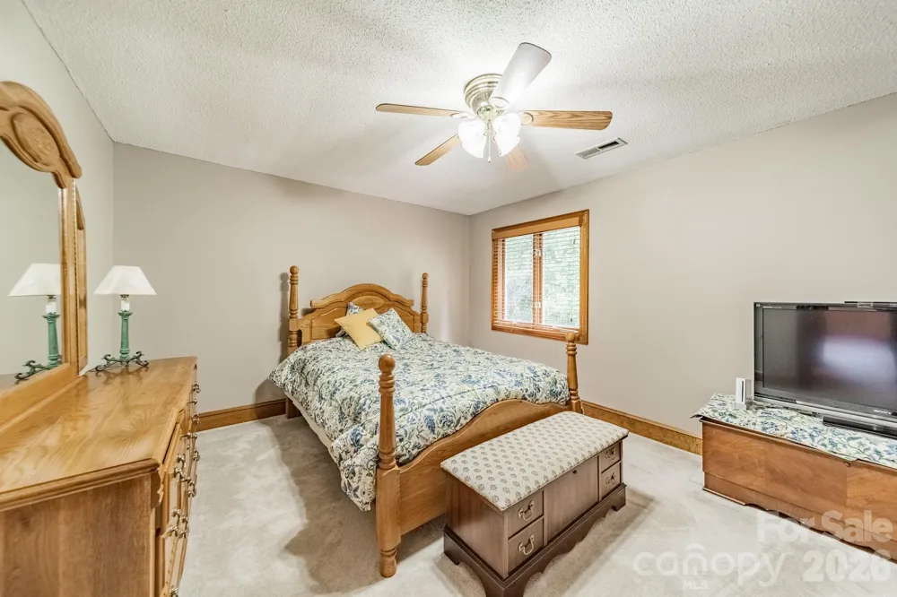624 Springbrook Avenue NE Concord, NC 28025