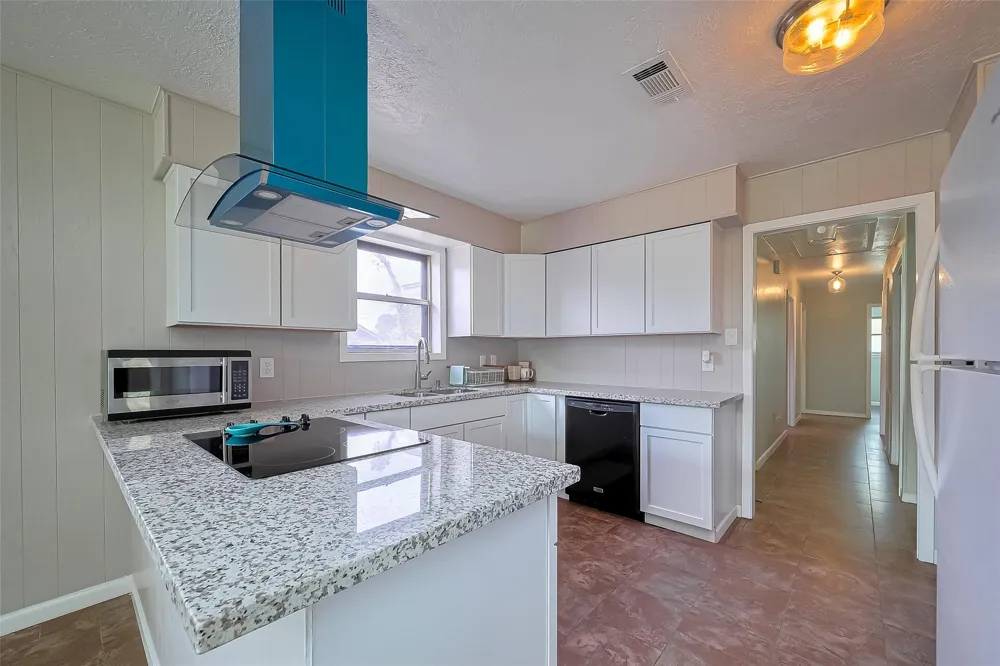 111 11th Street Highlands, TX 77562