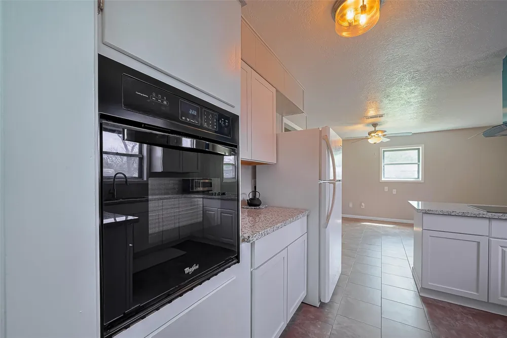 111 11th Street Highlands, TX 77562