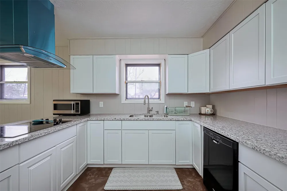 111 11th Street Highlands, TX 77562