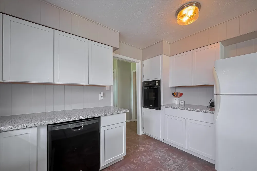 111 11th Street Highlands, TX 77562