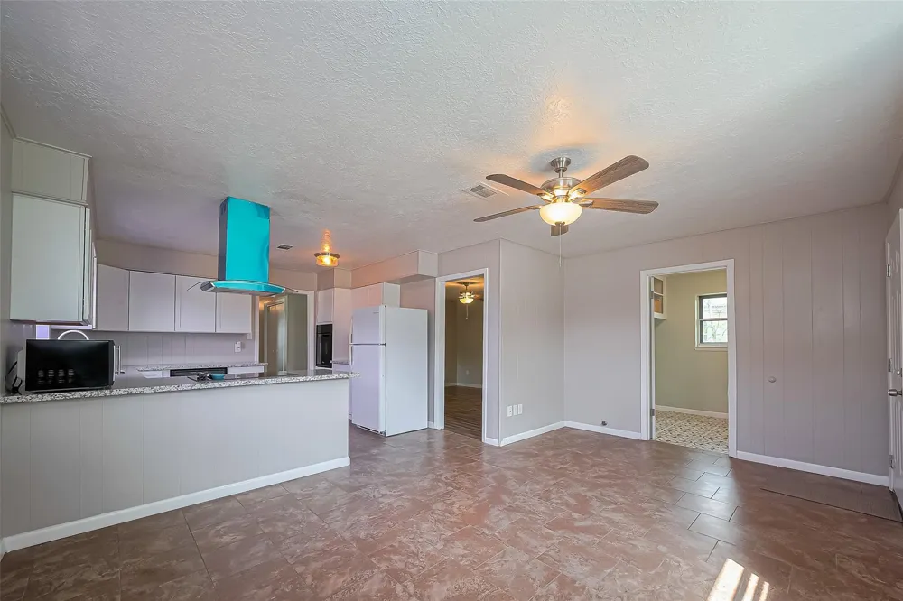 111 11th Street Highlands, TX 77562