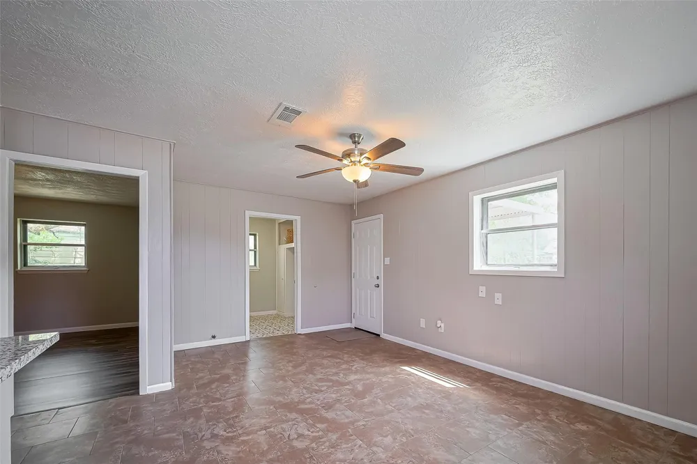 111 11th Street Highlands, TX 77562