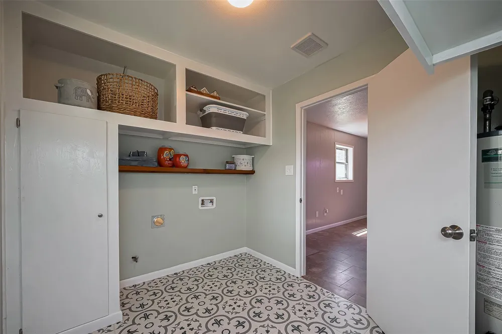 111 11th Street Highlands, TX 77562