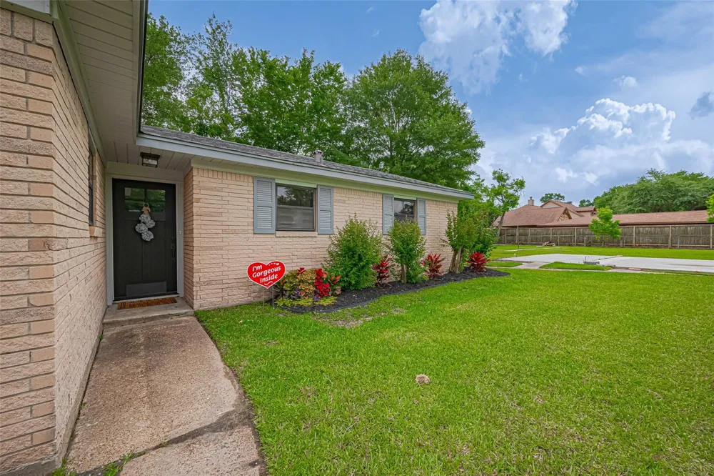 111 11th Street Highlands, TX 77562