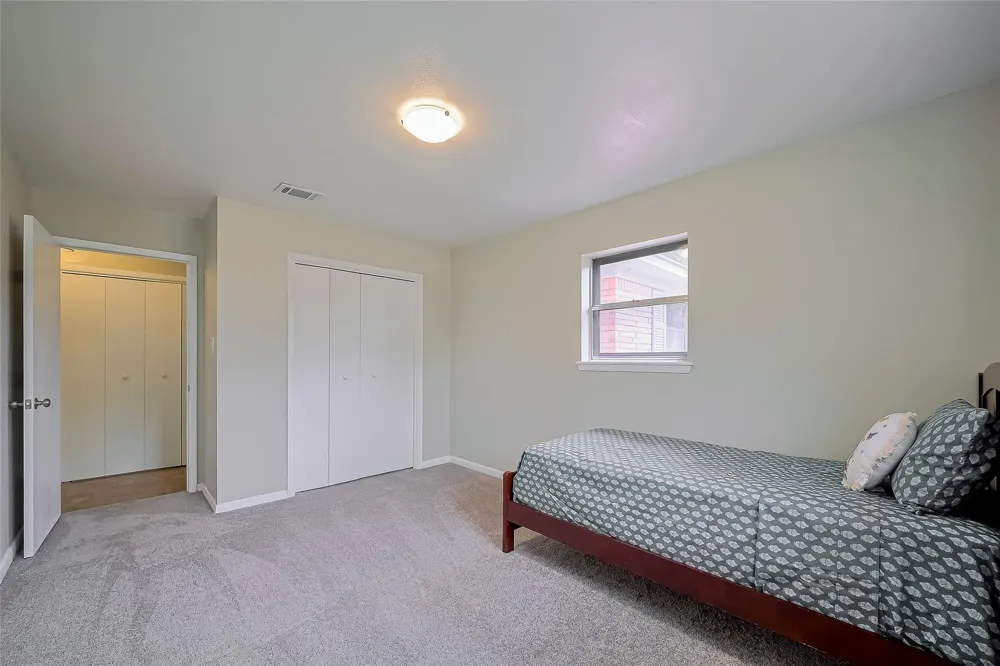 111 11th Street Highlands, TX 77562