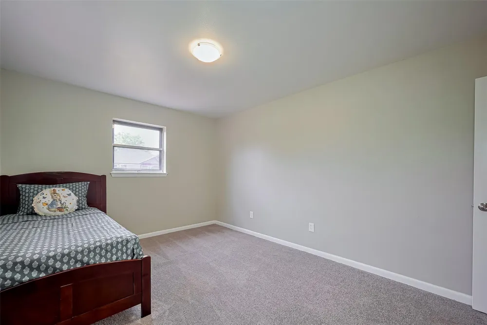 111 11th Street Highlands, TX 77562