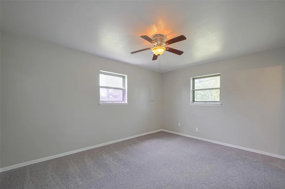 111 11th Street Highlands, TX 77562