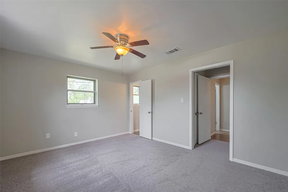111 11th Street Highlands, TX 77562