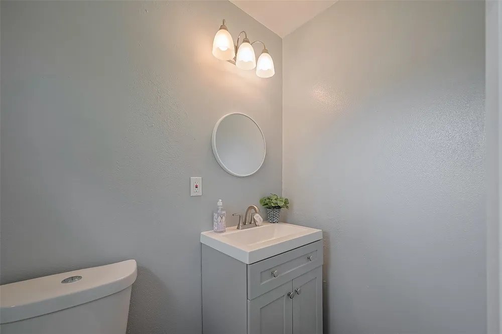 111 11th Street Highlands, TX 77562