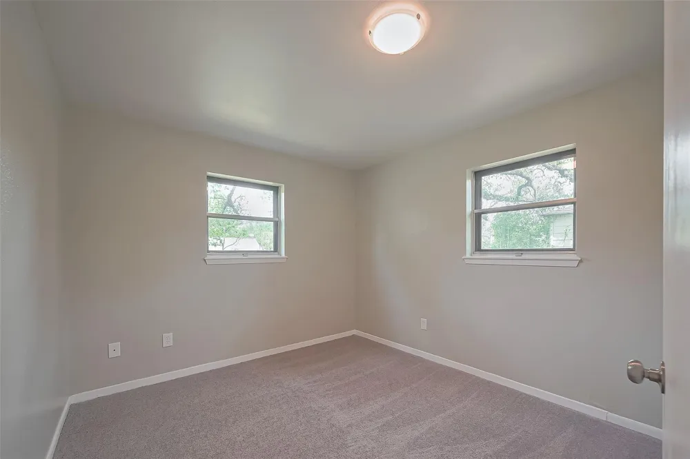 111 11th Street Highlands, TX 77562
