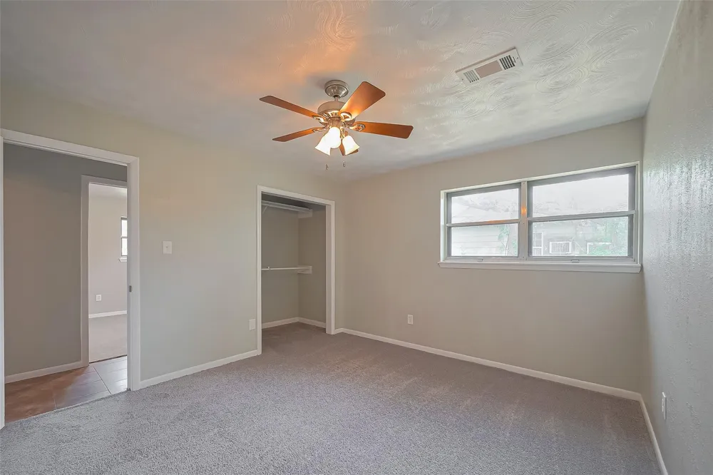 111 11th Street Highlands, TX 77562