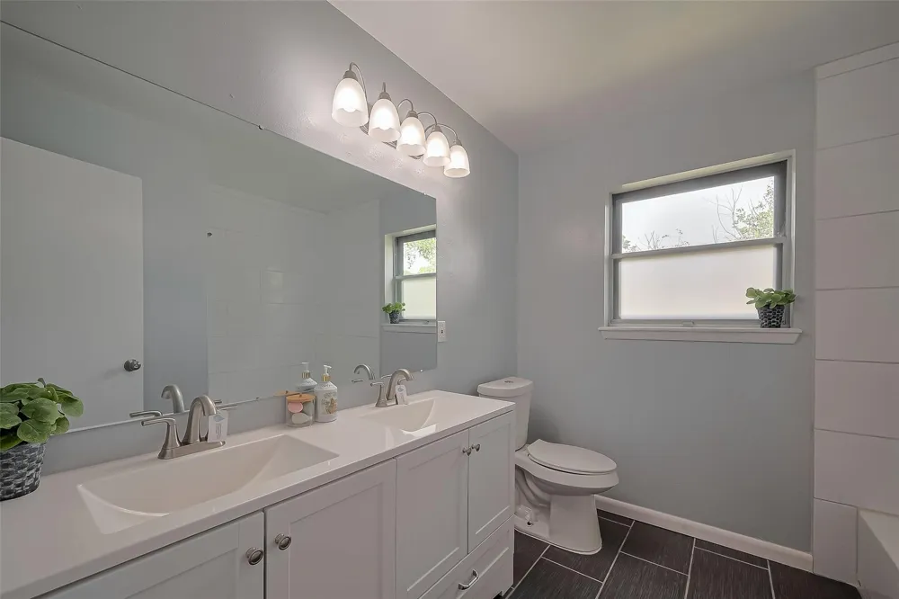111 11th Street Highlands, TX 77562