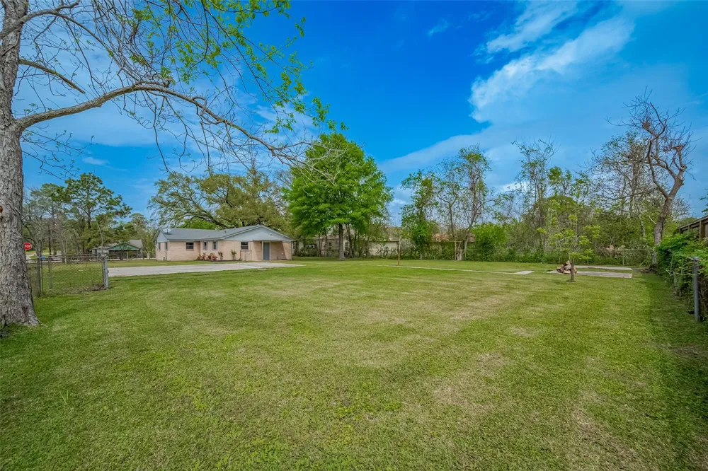 111 11th Street Highlands, TX 77562