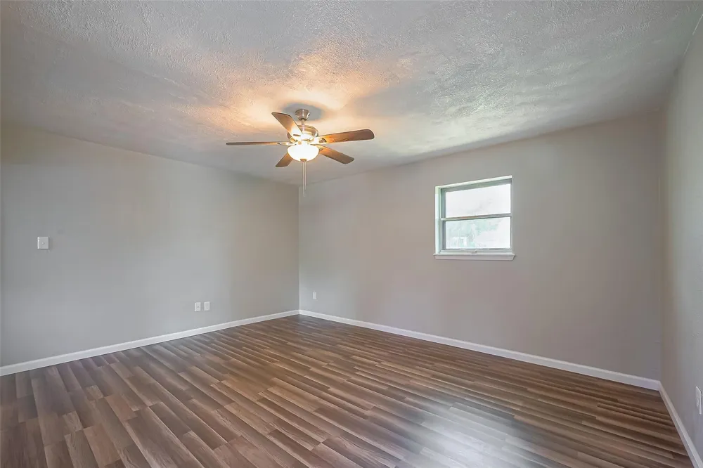 111 11th Street Highlands, TX 77562