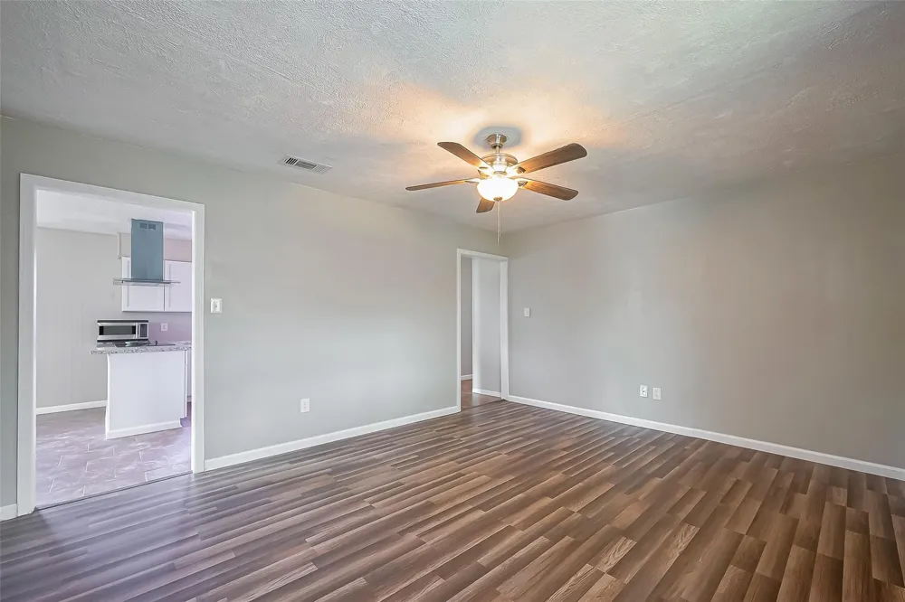 111 11th Street Highlands, TX 77562