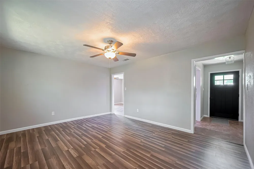 111 11th Street Highlands, TX 77562