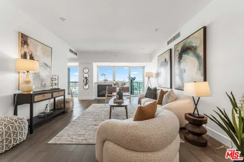 13600 Marina Pointe Drive