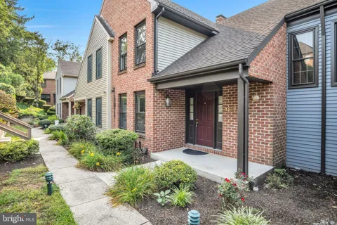 1127 WICKLOW COURT