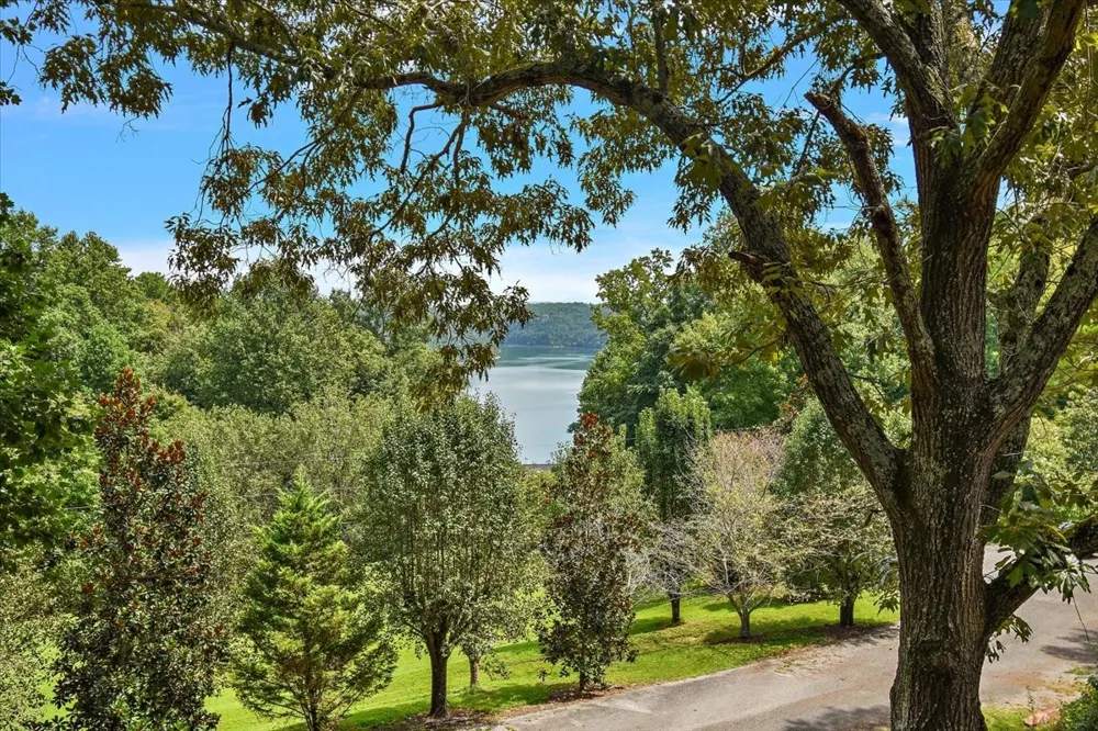 4250 Four Seasons Rd Smithville, TN 37166