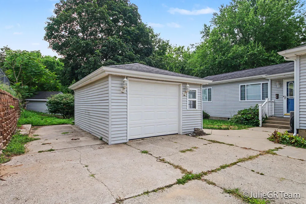 1534 Katrina Drive SE Kentwood City, MI 49508