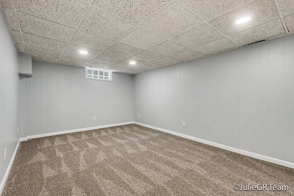 1534 Katrina Drive SE Kentwood City, MI 49508
