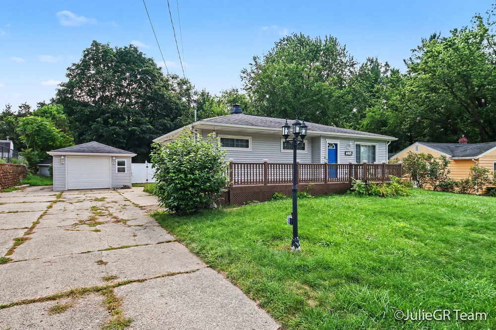 1534 Katrina Drive SE Kentwood City, MI 49508