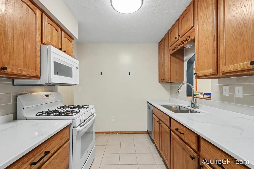 1534 Katrina Drive SE Kentwood City, MI 49508