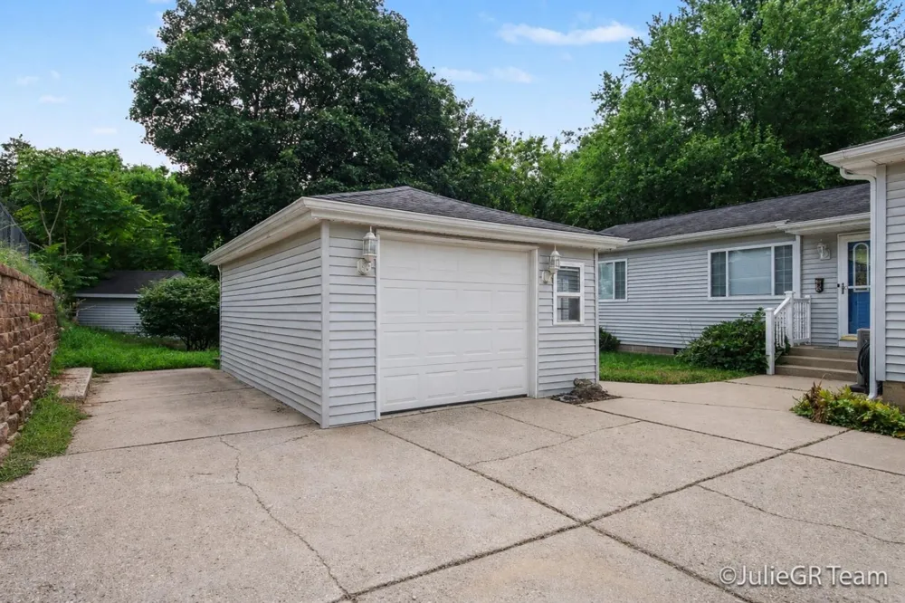 1534 Katrina Drive SE Kentwood City, MI 49508